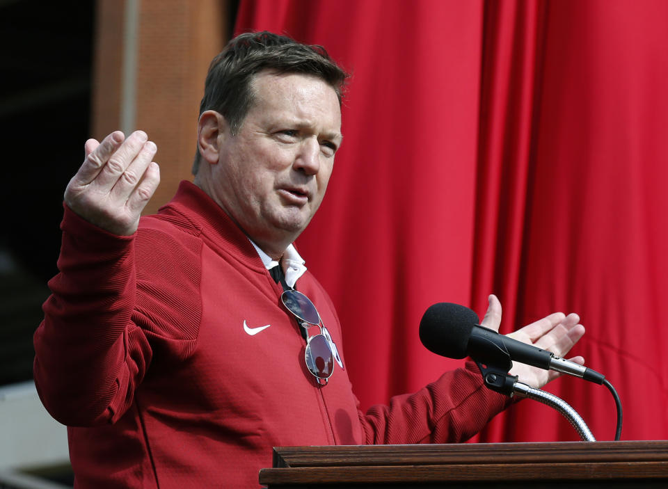 This probably won’t be the last time Bob Stoops is rumored for a major coaching job. (AP Photo)