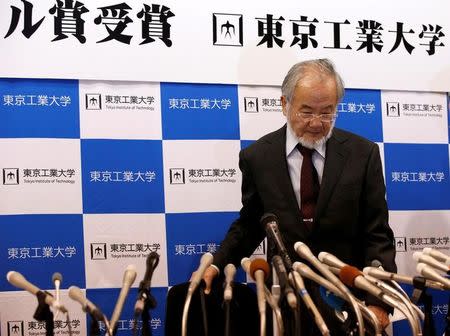 Yoshinori Ohsumi, a professor of Tokyo Institute of Technology, attends a news conference after he won the Nobel medicine prize at Tokyo Institute of Technology in Tokyo, Japan, October 3, 2016. REUTERS/Kim Kyung-Hoon