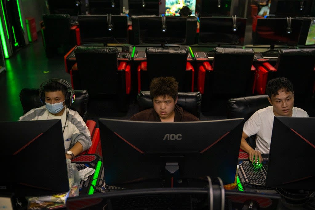  People play online video games in a game arcade (Getty Images)