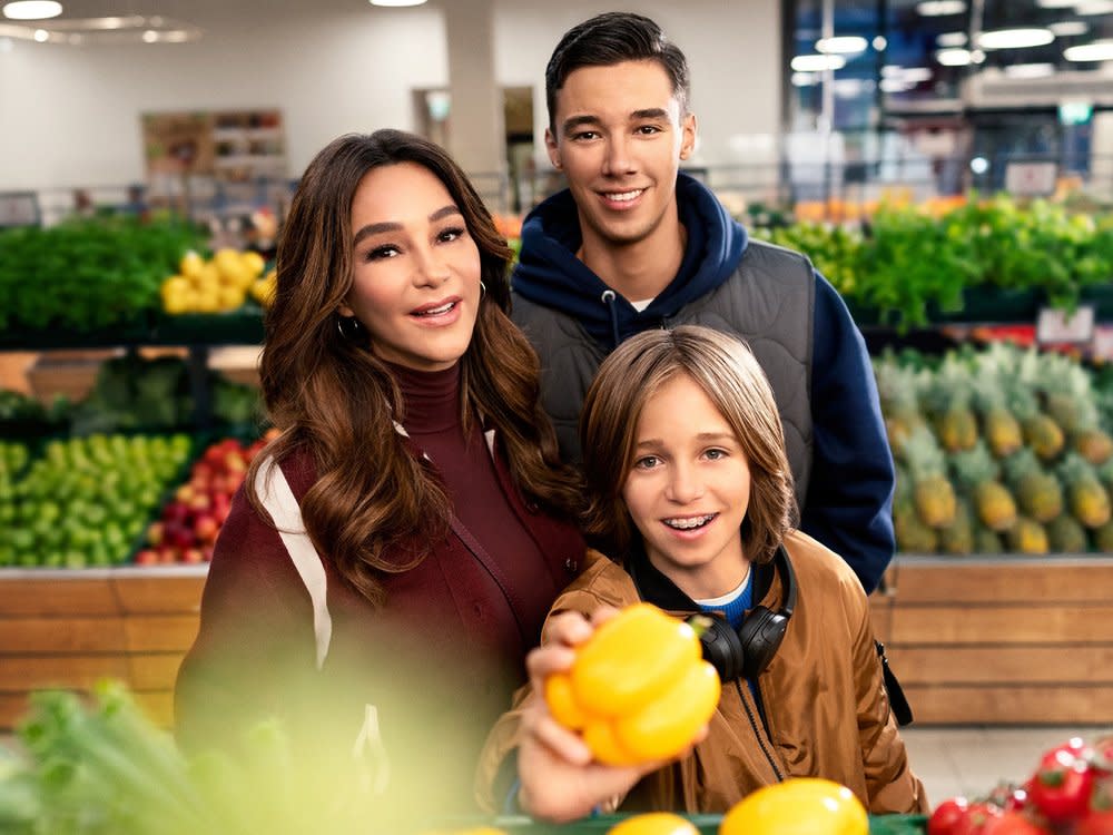 Verona Pooth mit ihren beiden Söhnen Diego und Rocco. (Bild: Kaufland)