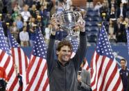 Rafael Nadal of Spain raises his trophy after defeating Novak Djokovic of Serbia in their men's final match at the U.S. Open tennis championships in New York, September 9, 2013. REUTERS/Mike Segar (UNITED STATES - Tags: SPORT TENNIS TPX IMAGES OF THE DAY)