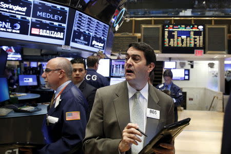 Traders work on the floor of the New York Stock Exchange, November 16, 2015. REUTERS/Brendan McDermid