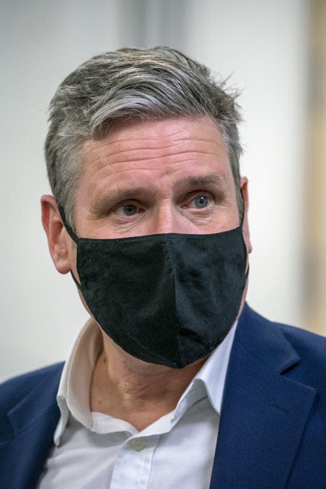 Sir Keir Starmer wears a black facemask