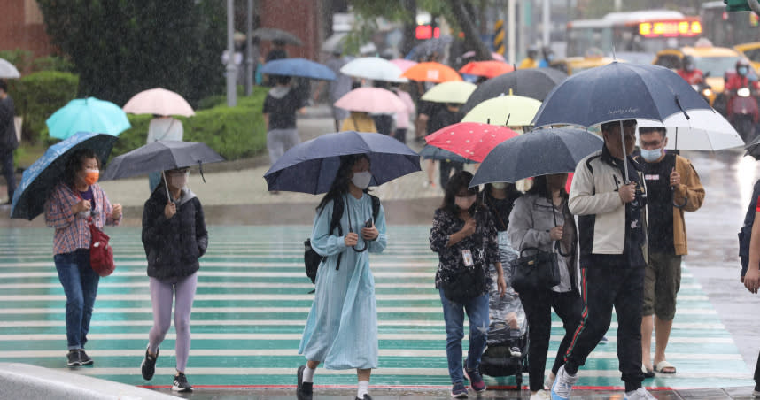 元宵節北部、東半部、中部有雨。（圖／劉耿豪攝）