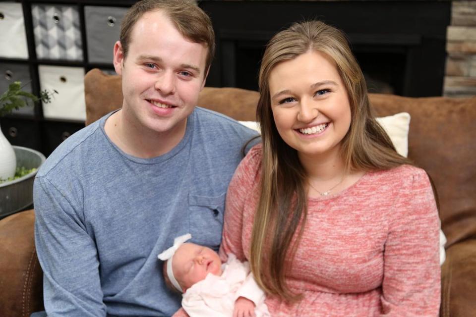 Kendra wore a comfy pink dress while announcing the birth of their third child. "We are so excited to introduce ... Brooklyn Praise Duggar 7lbs. 3oz. 20 1/4in Born at 7:48 p.m. 2/19/21. Feeling so grateful and blessed."