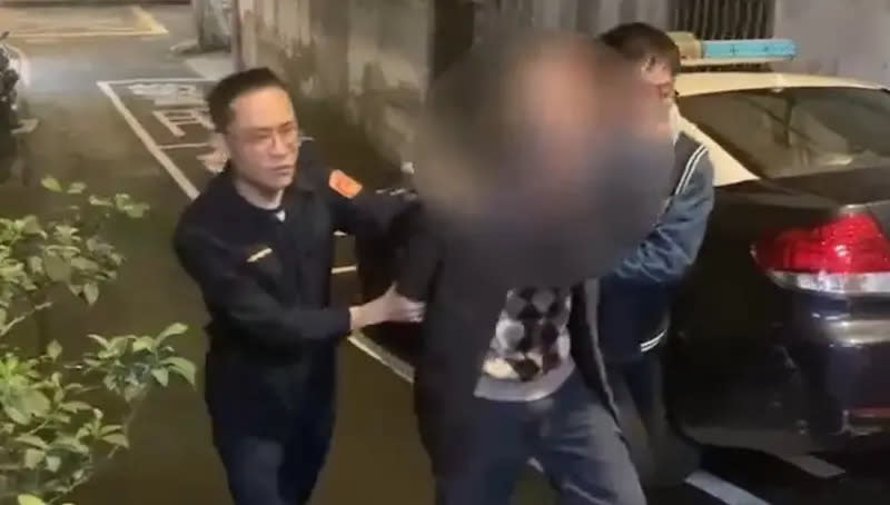 ▲警方趕抵後，立刻逮捕林男。（圖／翻攝畫面）