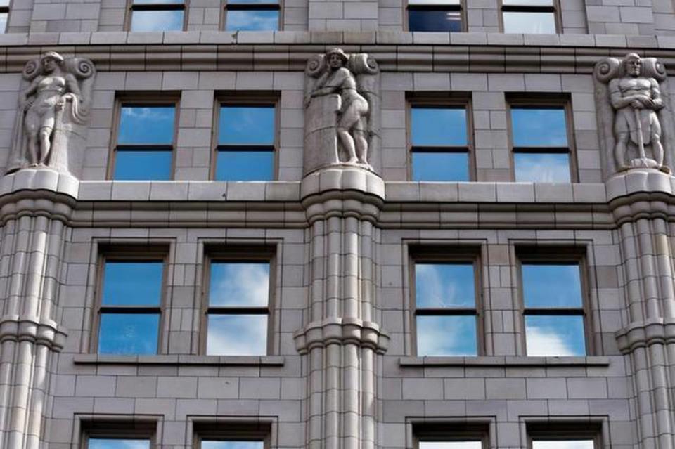 Un folleto de marketing del edificio del Capital National Bank de Sacramento califica el inmueble de la calle J como una "joya". Brian Nguyen/Sacramento Bee file