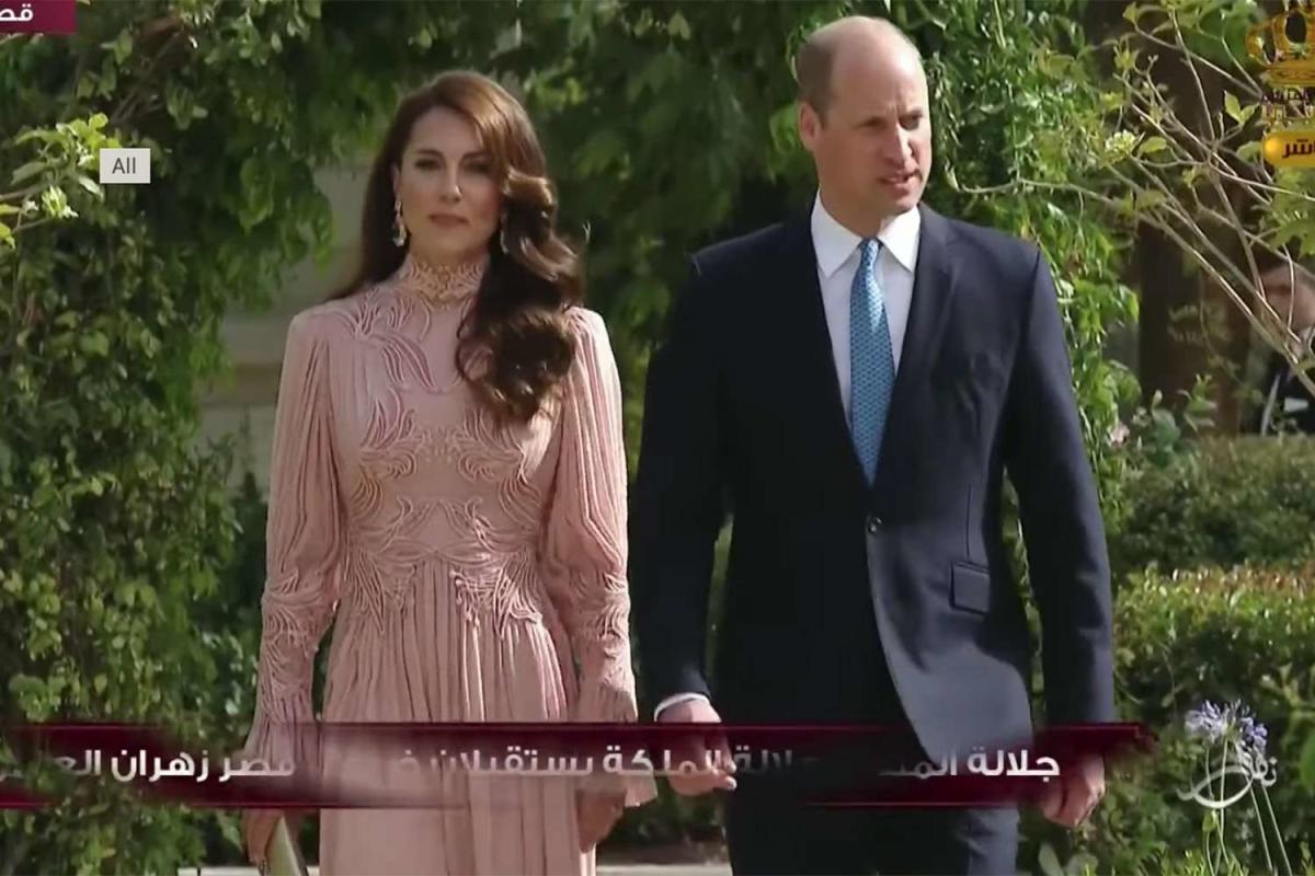 Kate Middleton and Prince William Attend the Royal Wedding of the Year ...