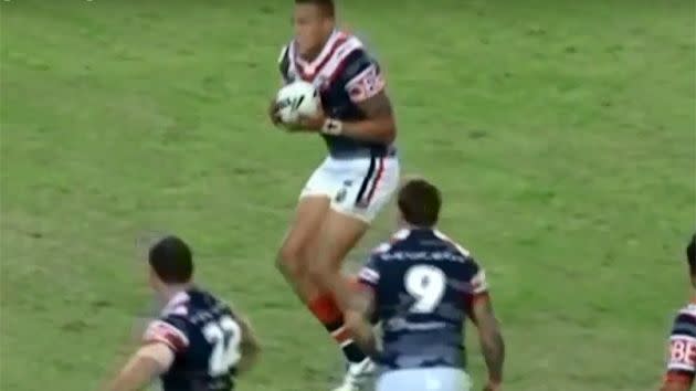 Evans receives the ball well in front of Friend. Image: FoxSports