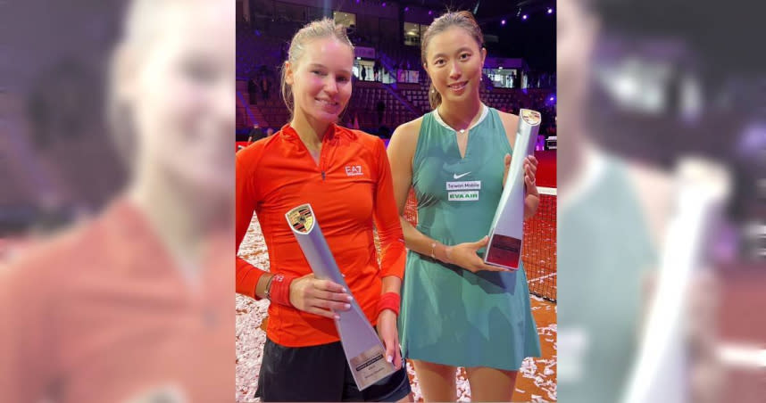 詹皓晴（右）和俄羅斯庫德梅托娃搭檔女雙，在斯圖加特女網賽收下冠軍。（圖／劉雪貞提供）