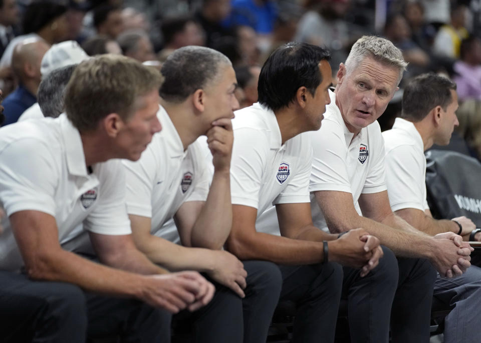 United States head coach Steve Kerr, fourth from left, speaks with assistant coach Erik Spoelstra, third from left, during the first half of an exhibition basketball game against Puerto Rico, Monday, Aug. 7, 2023, in Las Vegas. (AP Photo/John Locher)