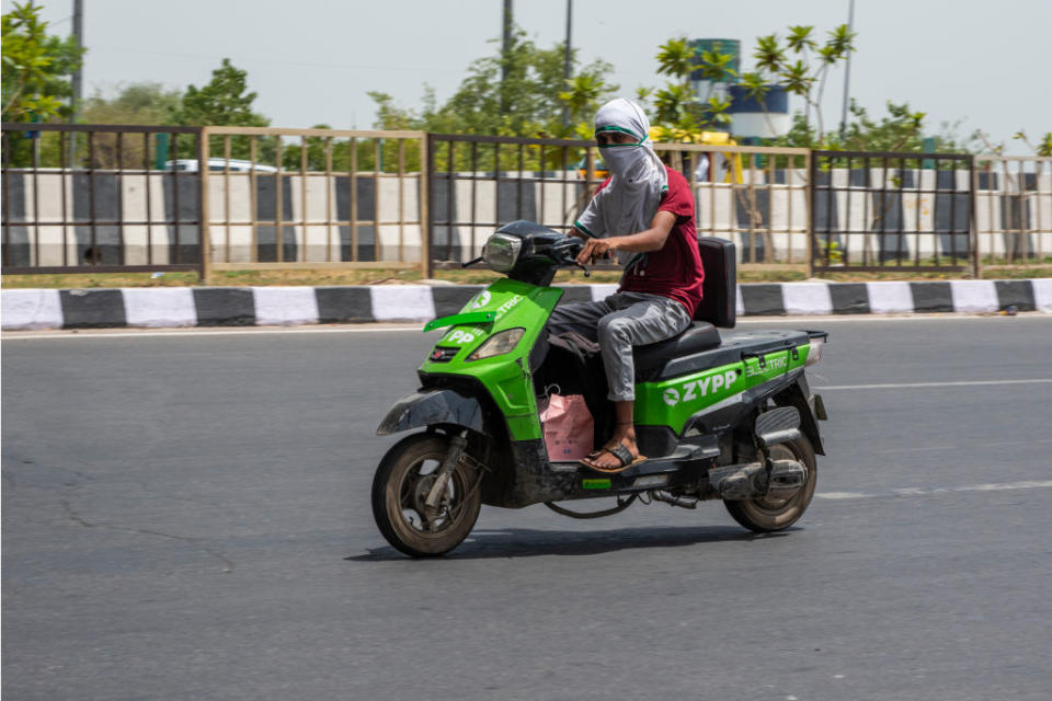 A delivery boy rides his electric bike during a hot day in New Delhi on June 12, 2022.<span class="copyright">Pradeep Gaur—SOPA Images/LightRocket/Getty Images</span>