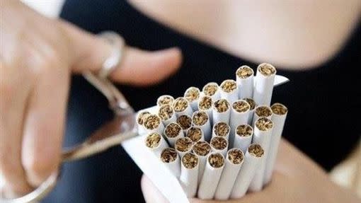 賴基銘指出，癌症的死亡約有30％和抽菸有關。（圖／翻攝自董氏基金會 菸害防制中心臉書）