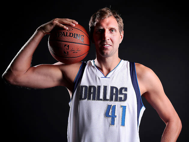 Dirk Nowitzki gears up. (Getty Images)