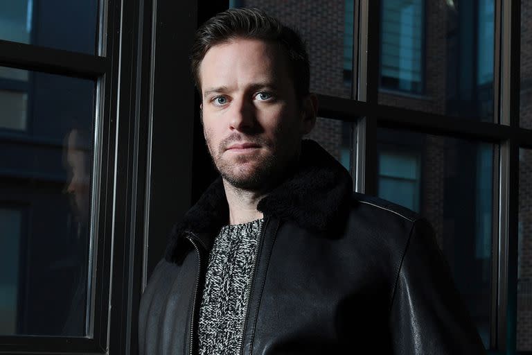 Las acusaciones contra Armie Hammer funcionaron como disparador para indagar en la oscura historia de su familia