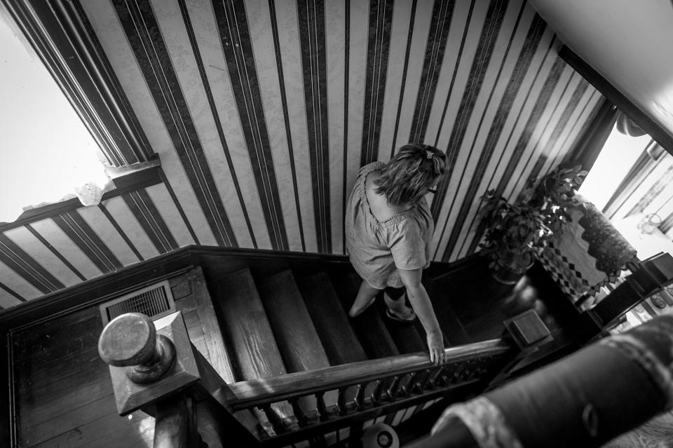 <p>Beth Genslinger mourns the death of her son Andy, who died from a heroin overdose in his bedroom in Germantown Ohio. He had been fighting his addiction for five years. (Photograph by Mary F. Calvert for Yahoo News) </p>