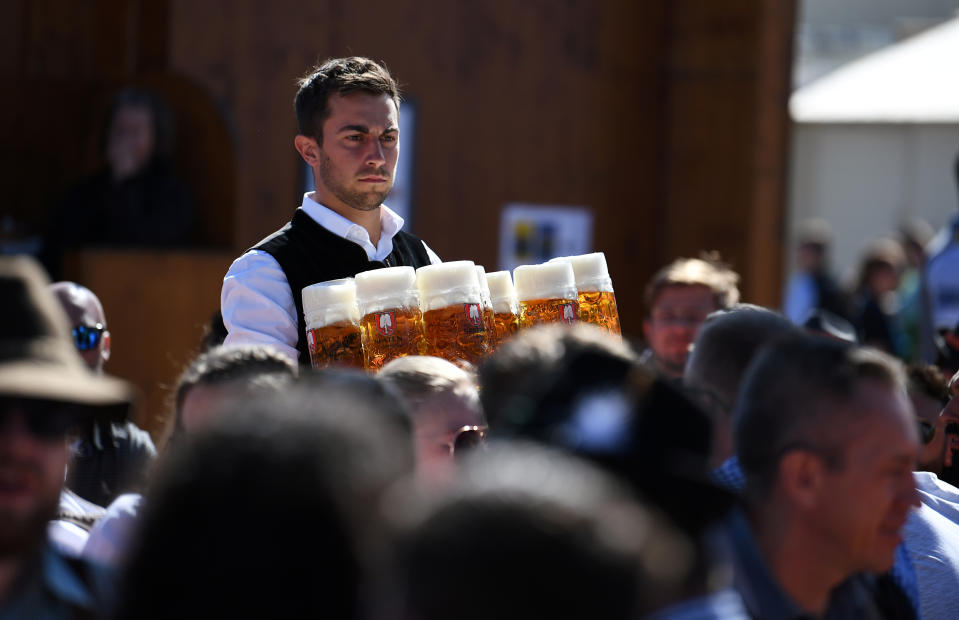 Monaco di Baviera è pronta ad accogliere gli amanti della birra per puntare a superare i numeri di turismo dello scorso anno (6,3 milioni di visitatori). REUTERS/Andreas Gebert