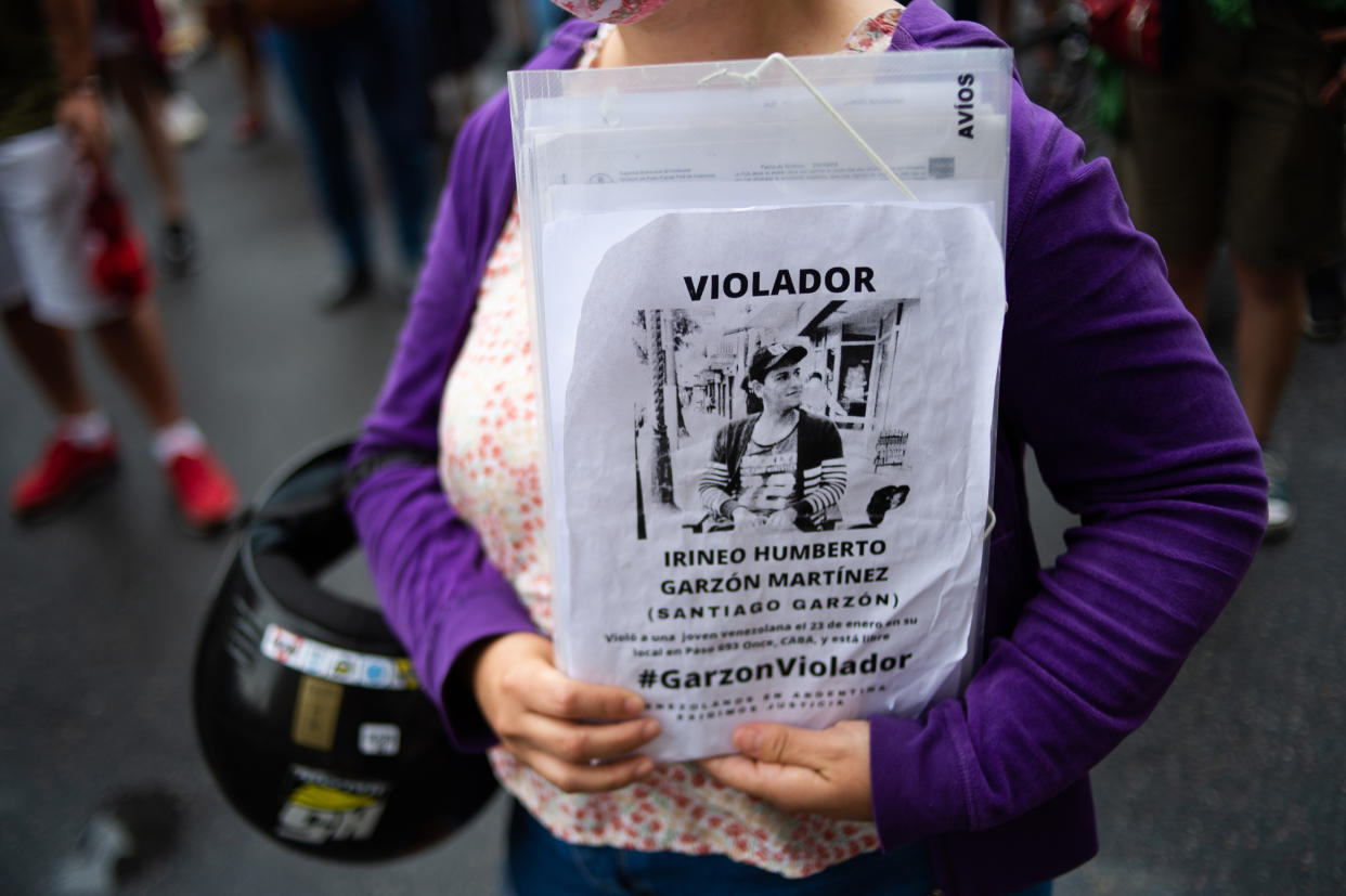 BUENOS AIRES, ARGENTINA - 2021/01/28: A protester holds a placard during the demonstration. Hundreds of people marched in Buenos Aires to demand justice for the Venezuelan woman who was sexually abused during a job interview. The young woman was allegedly violated by Santiago Garzon, who was released shortly after by Judge Karina Zucconi. (Photo by Manuel Cortina/SOPA Images/LightRocket via Getty Images)