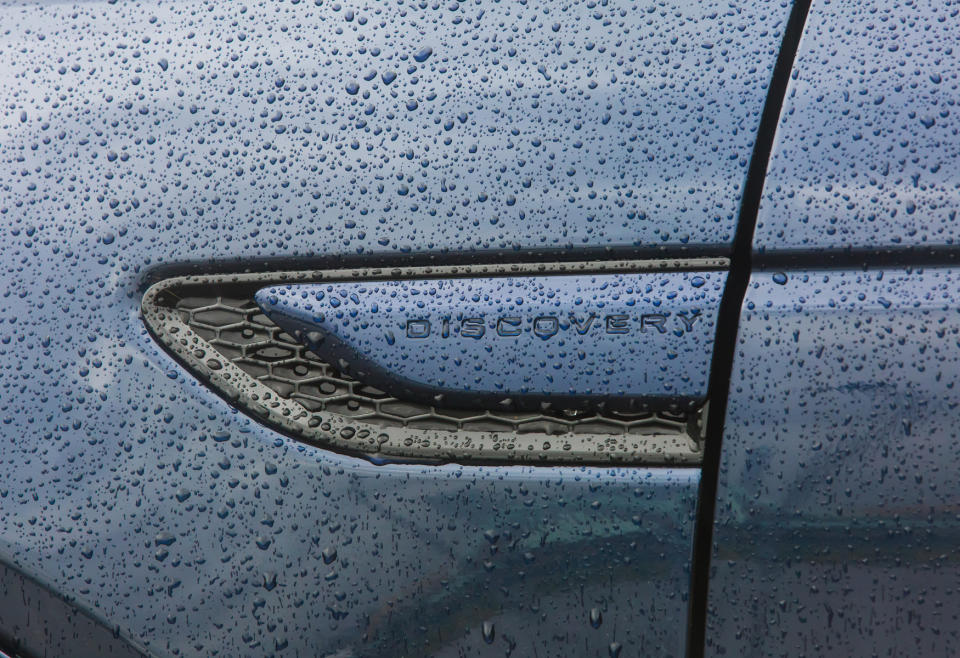 試駕車選配了特殊的Portofino Blue車色烤漆。