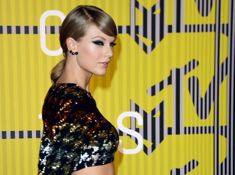 Taylor Swift arrives on the red carpet at the MTV Video Music Awards at the Microsoft Theater in Los Angeles on August 30, 2015