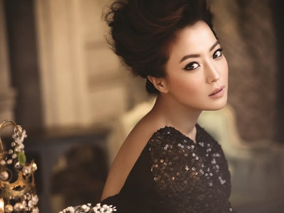 Kim Hee Sun chosen as the 'Beauty Icon of the Year'