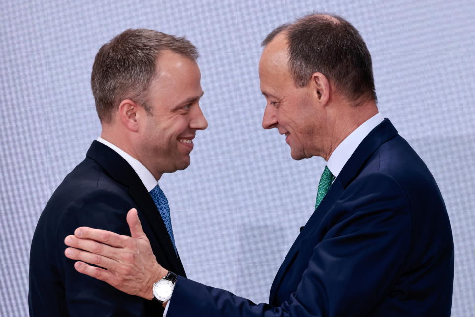 Da waren sie noch glücklich vereint: Der frisch gewählte CDU-Generalsekretär Mario Czaja (links) und Friedrich Merz im Januar 2022 (Bild: REUTERS/Hannibal Hanschke)