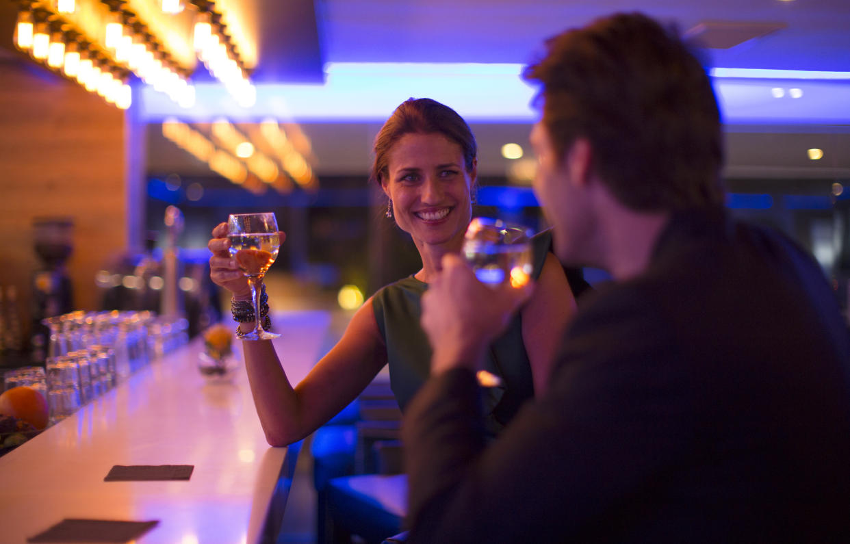 Couple drinking wine in a bar (Photo:Getty)