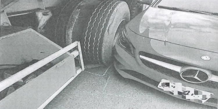 聯結車司機主張只有輪胎擦撞賓士車。翻攝判決書