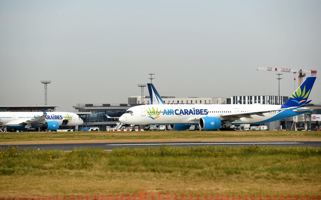 Des avions Airbus A350-900 d’Air Caraïbes à l’aéroport Paris-Orly, le 27 août 2019.