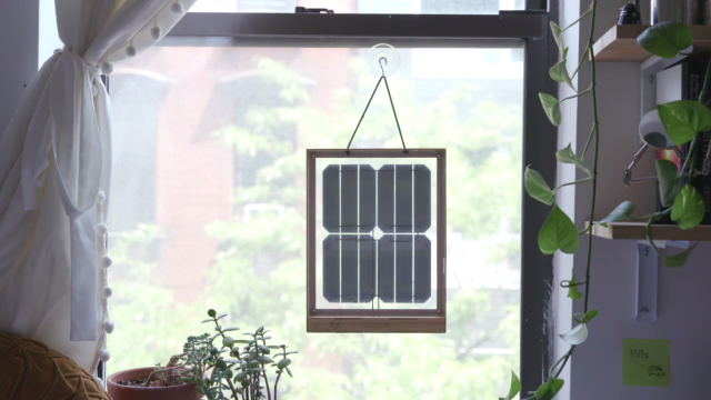 Il mini pannello solare da appendere alla finestra. Come funziona