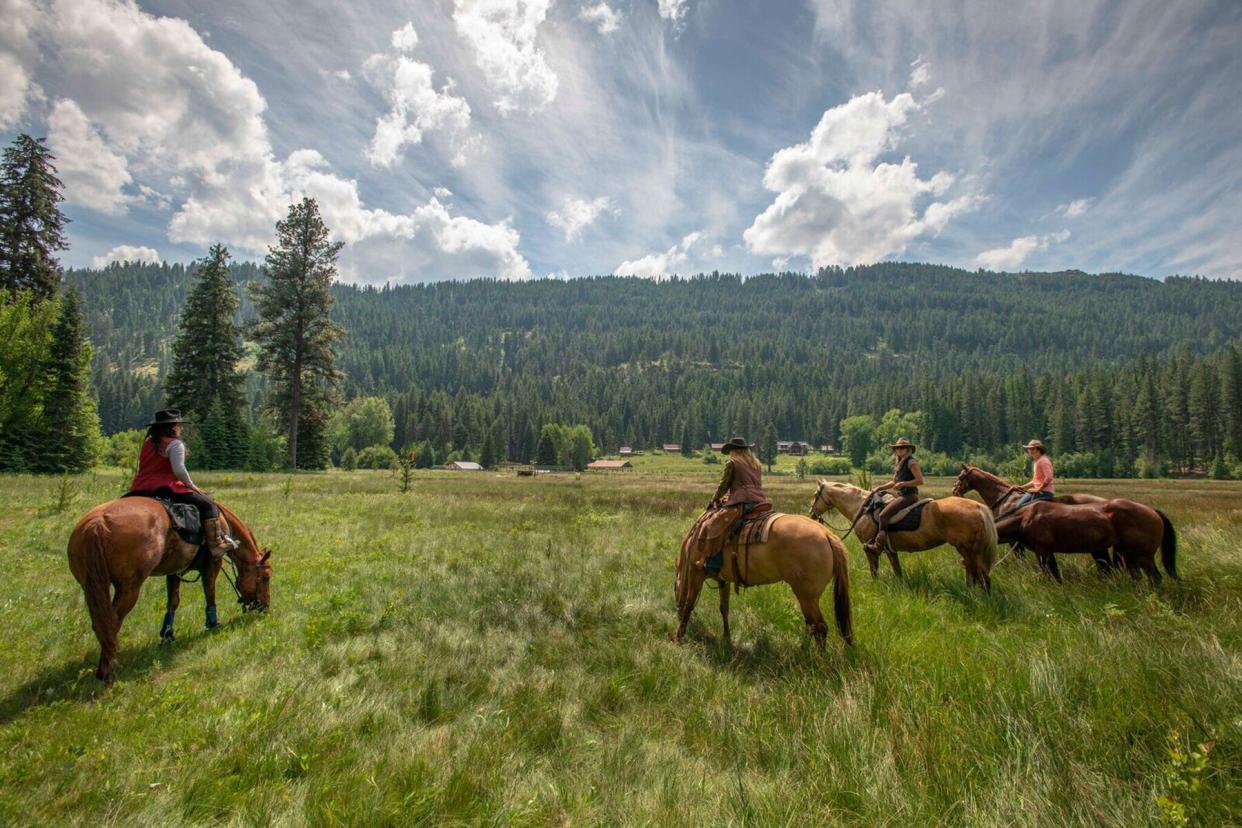 Riding horses at The Minam River Lodge