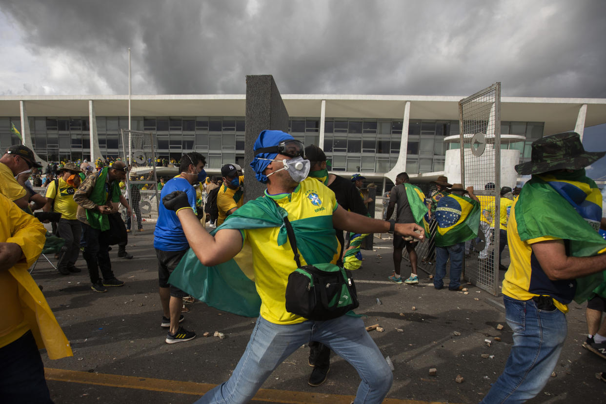 Supporters of former President Jair Bolsonaro clash with security forces as they break into Planalto Palace.