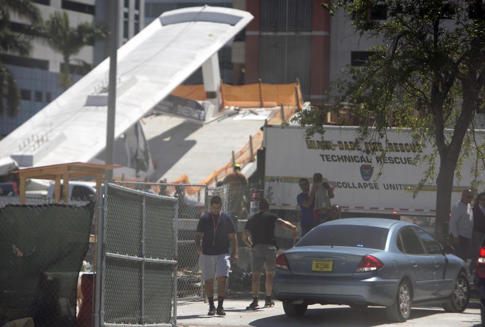 Dramáticas imágenes del colapso de un puente peatonal en Miami
