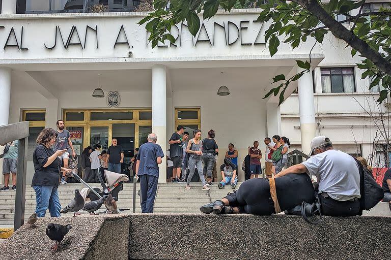 Las filas en la guardia del Hospital Fernández