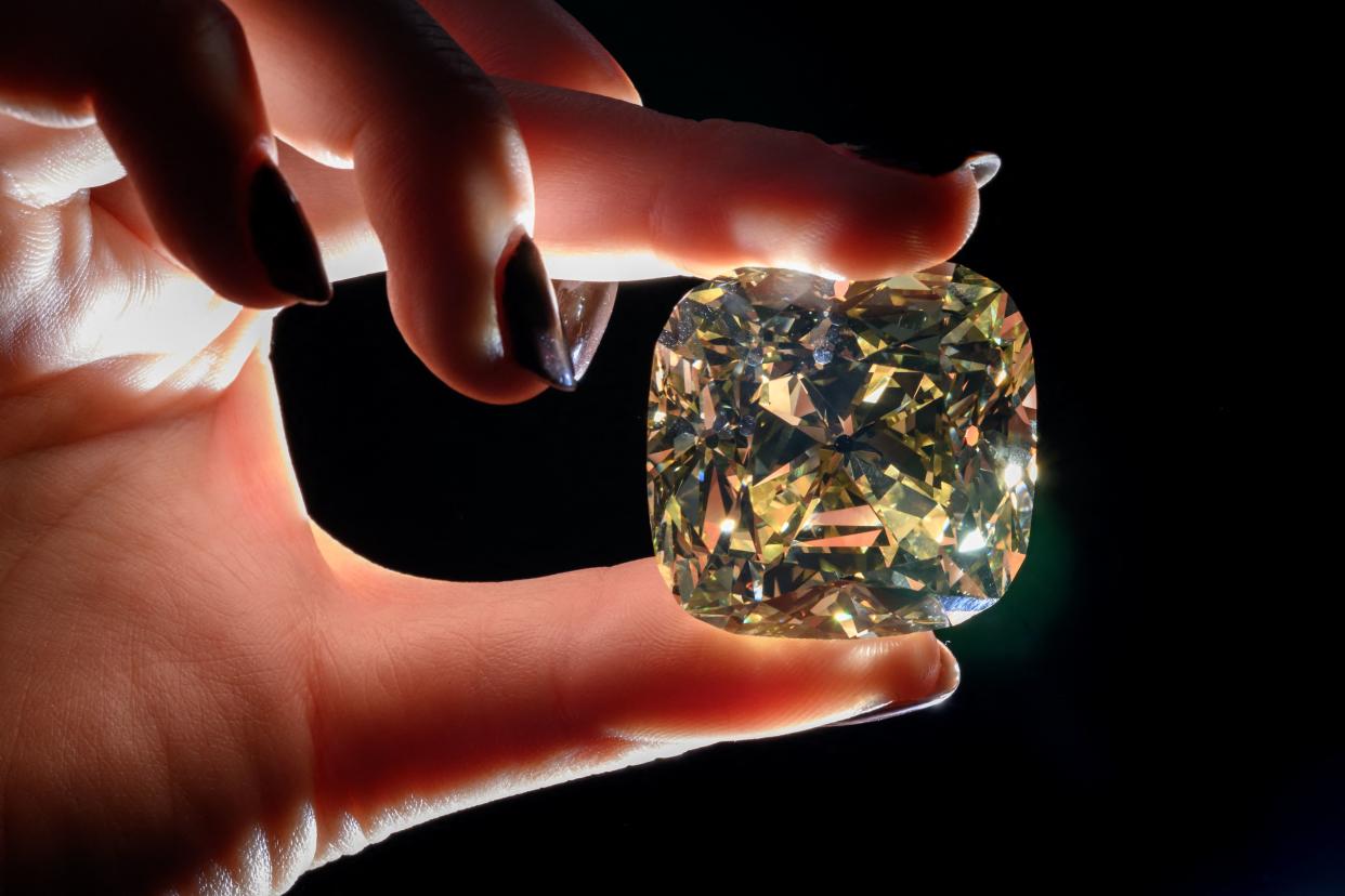 'The Red Cross Diamond', a 205,07 carats intense yellow, cushion-shaped diamond 