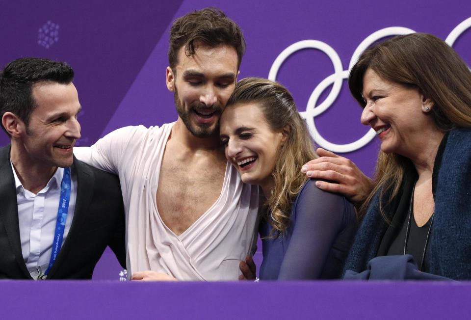 Guillaume Cizeron and Gabriella Papadakis of France react to their score. (REUTERS)