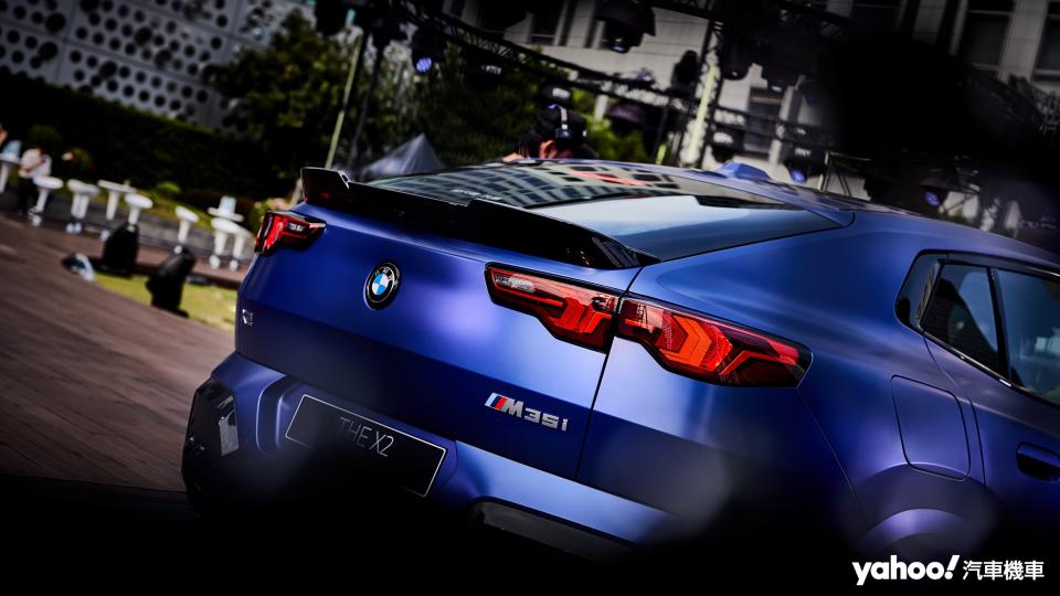 SAC框架的BMW雙數系休旅，Coupé車尾設計結合更復科技感的尾燈造型使全新X2氣勢更盛。