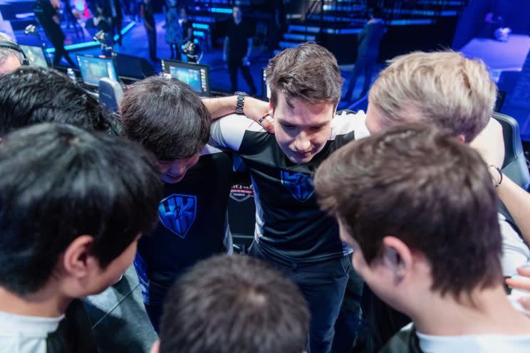 H2K Gaming in their familiar post-game huddle (lolesports)