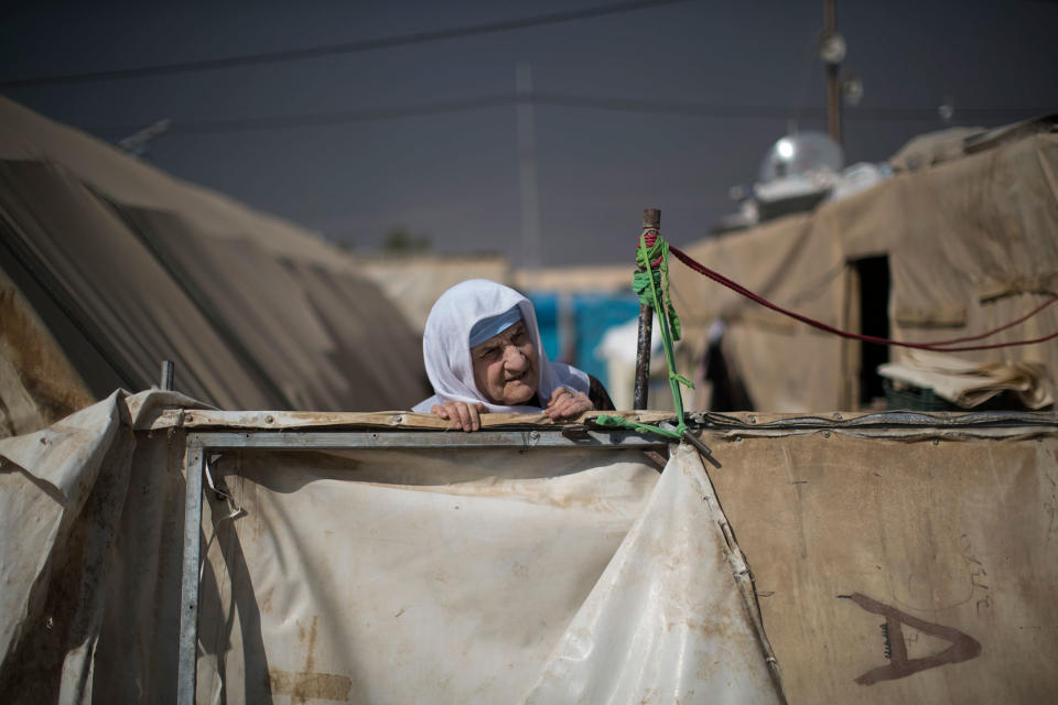 Refugees flee Mosul, Iraq