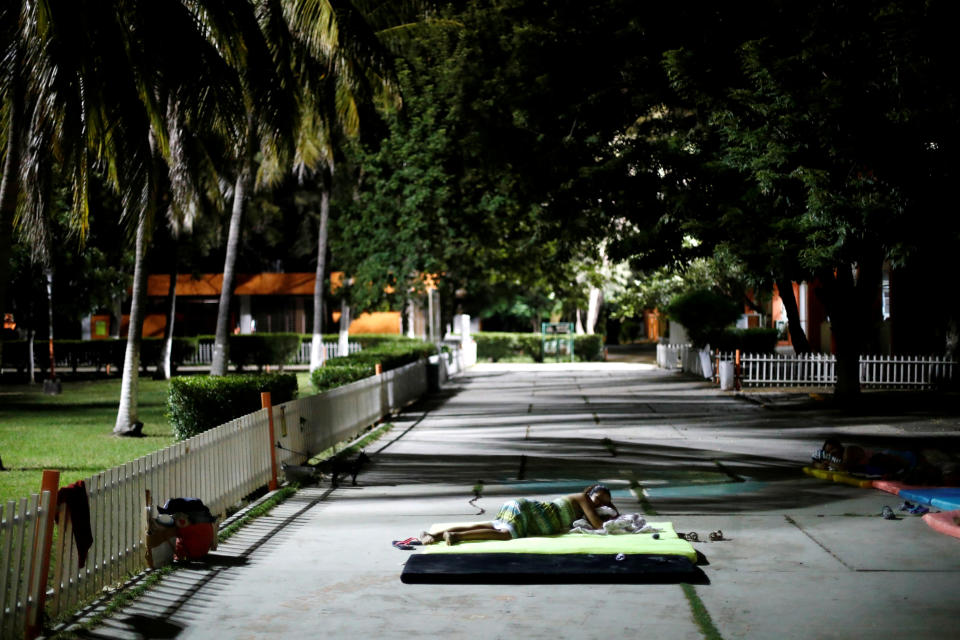 <p>A resident rests at a shelter after an earthquake struck off the southern coast of Mexico late on Thursday, in Juchitan, Mexico, Sept. 8, 2017. (Photo: Edgard Garrido/Reuters) </p>