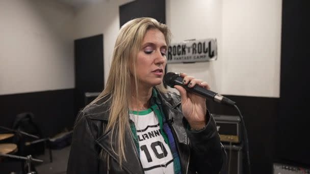 PHOTO: Alisa Mounts practices her singing. (ABC News)