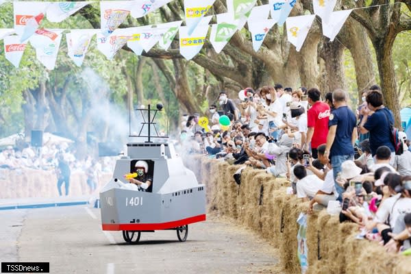 交通部觀光局西拉雅國家風景區管理處趣飛車十週年報名開跑，總獎金四十五萬，歡迎各路造車好手來挑戰。（記者李嘉祥攝）