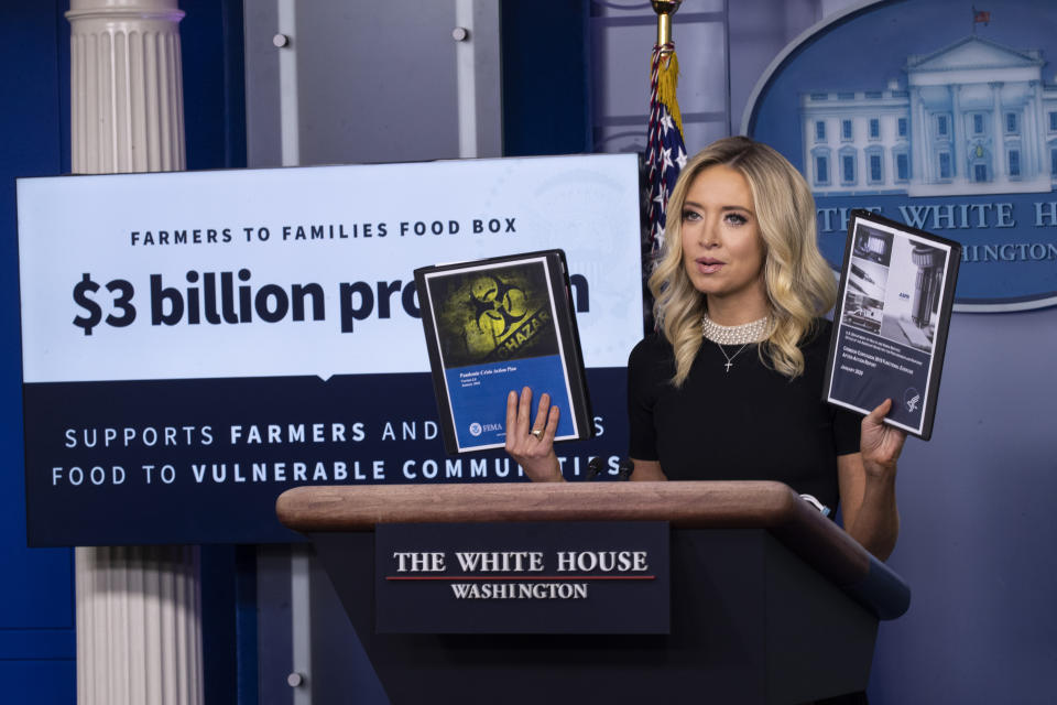 Kayleigh McEnany, Sprecherin des Weißen Hauses, spricht während eines Briefings im James Brady Press Briefing Room des Weißen Hauses mit Reportern. Foto: Alex Brandon / AP / dpa