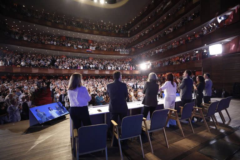 Cristina Kirchner durante el acto en el Teatro Argentino de La Plata