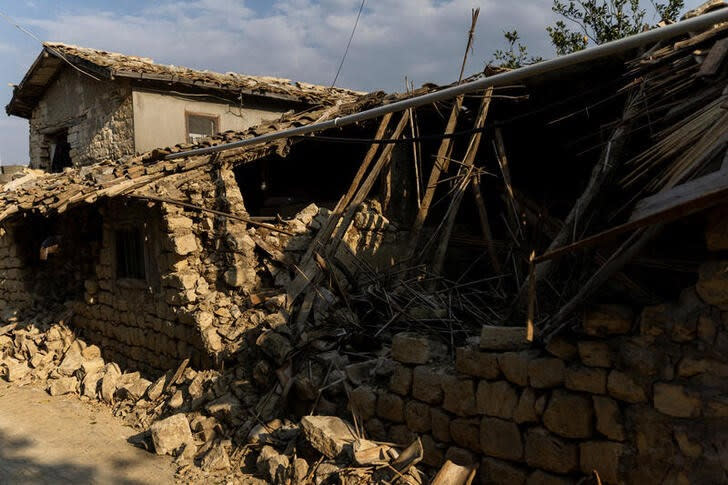 FOTO DE ARCHIVO. Una vista de una casa dañada en Vakifli, el último pueblo armenio en Turquía, después del terremoto mortal en Samandag, Turquía