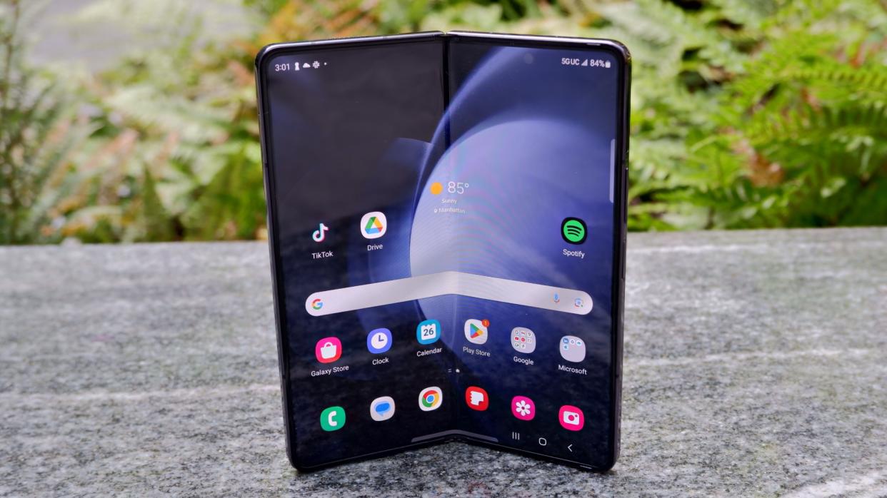  Samsung Galaxy Z Fold 5 half folded . 