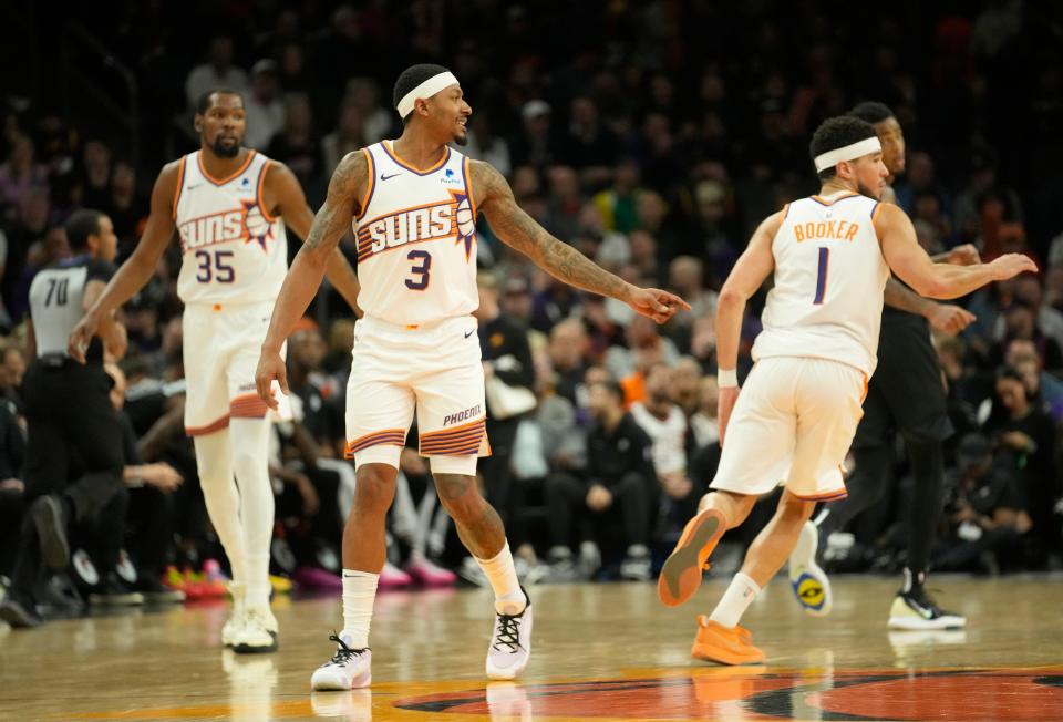 Phoenix Suns forward Kevin Durant (35) and guards Bradley Beal (3) and Devin Booker (1) defend against the Brooklyn Nets during the fourth quarter at Footprint Center in Phoenix on Dec. 13, 2023.