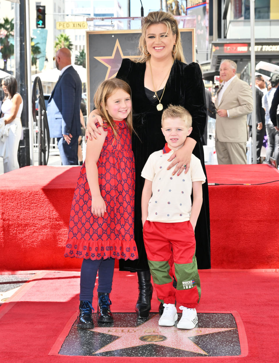 Kelly Clarkson and children River Rose Blackstock and Remington Alexander Blackstock at the Star Ceremony for Kelly Clarkson on September 19, 2022 in Los Angeles, CA. (Michael Buckner / Variety via Getty Images)