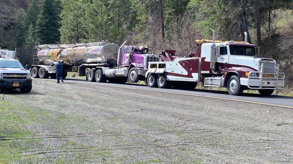 <div>A truck carrying more than 100,000 salmon smolts overturned in Oregon, and, miraculously, most of them managed to survive.</div> <strong>(U.S. Fish and Wildlife Service.)</strong>