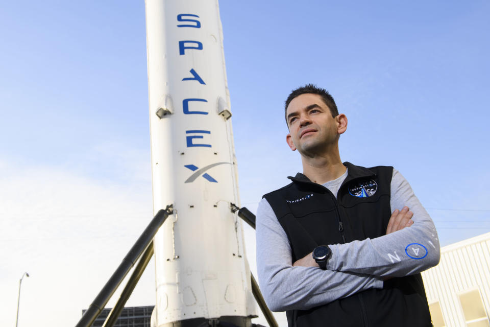 Jared Isaacman frente a un cohete de SpaceX (Photo by Patrick T. FALLON / AFP) (Photo by PATRICK T. FALLON/AFP via Getty Images)